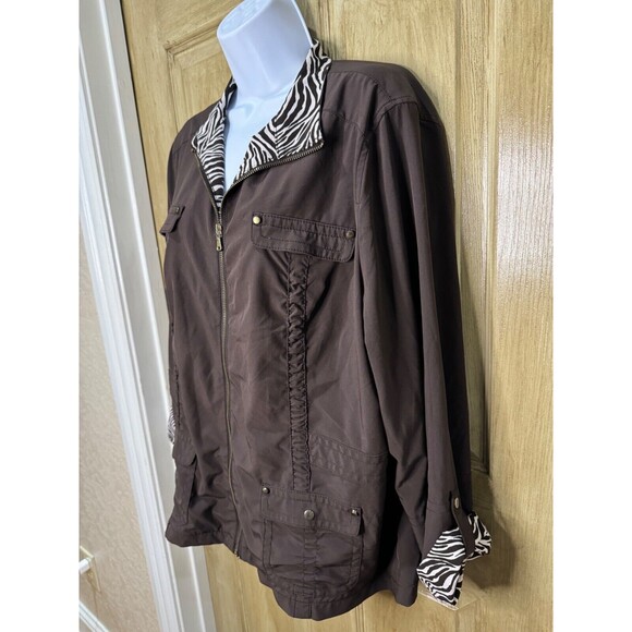 Zenergy b Chico's Jacket Women's 3 Brown Zebra Print Zip Up Roll Tab Lightweight - Picture 8 of 8
